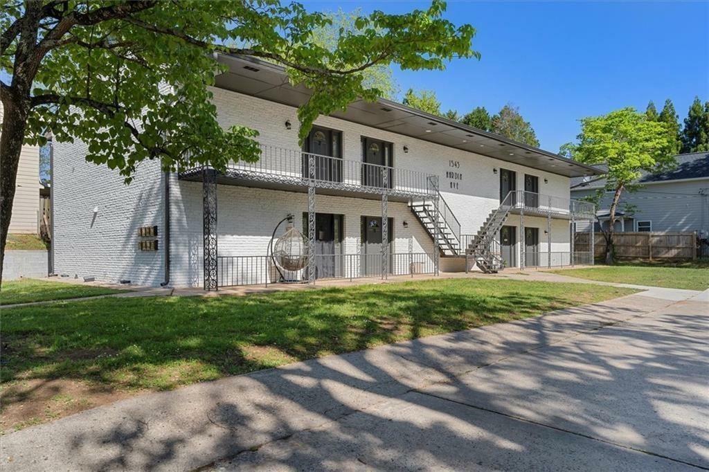 Exciting newly renovated apartment! This apartment features onsite parking, new hardwood floors, and brand new appliances.This is the perfect opportunity to live conveniently close to the Woodward Academy, the Hartsfield Jackson Airport, and the College Park Marta Train Station.