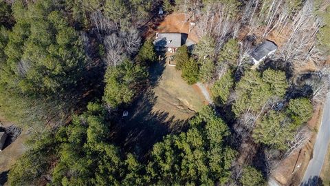 A home in Dawsonville