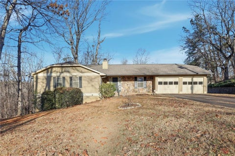 Homes For Sale - 2224 Colonial Drive<br/> Gainesville, GA 30501