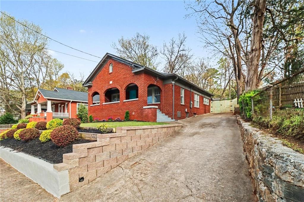 958 United Avenue SE