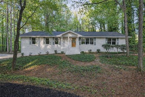 Homes For Sale - 730 Ponderosa Ct<br/> Fayetteville, GA 30214