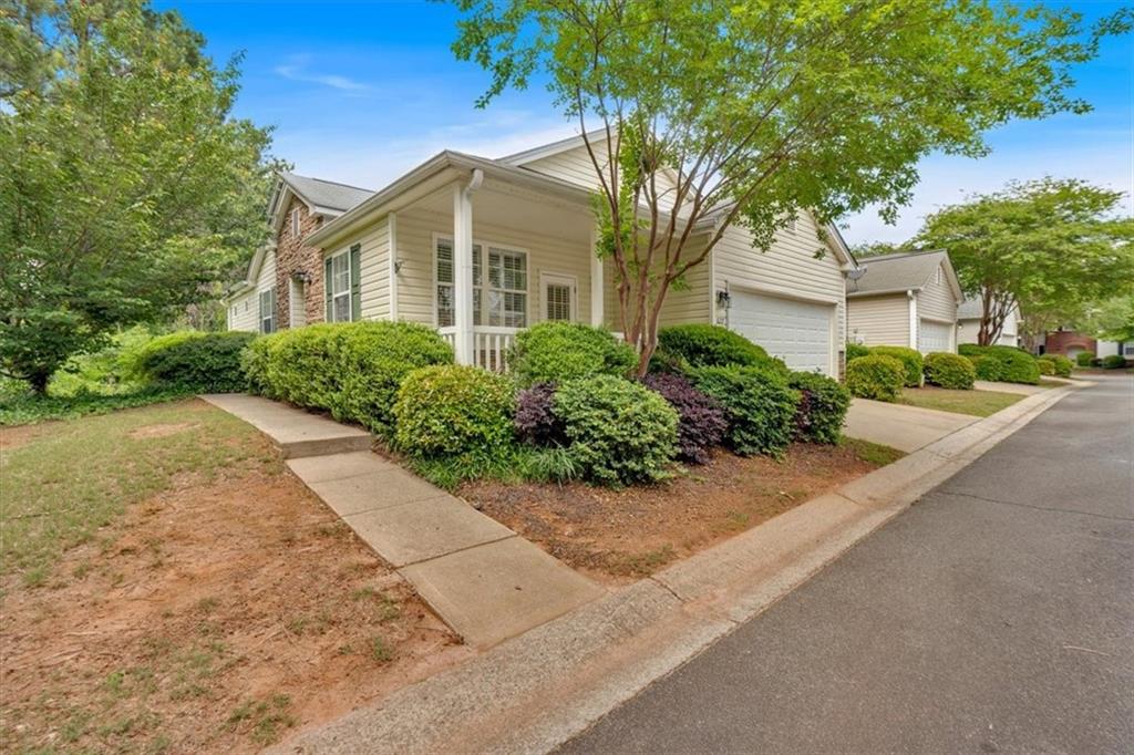 627 W Oaks Drive