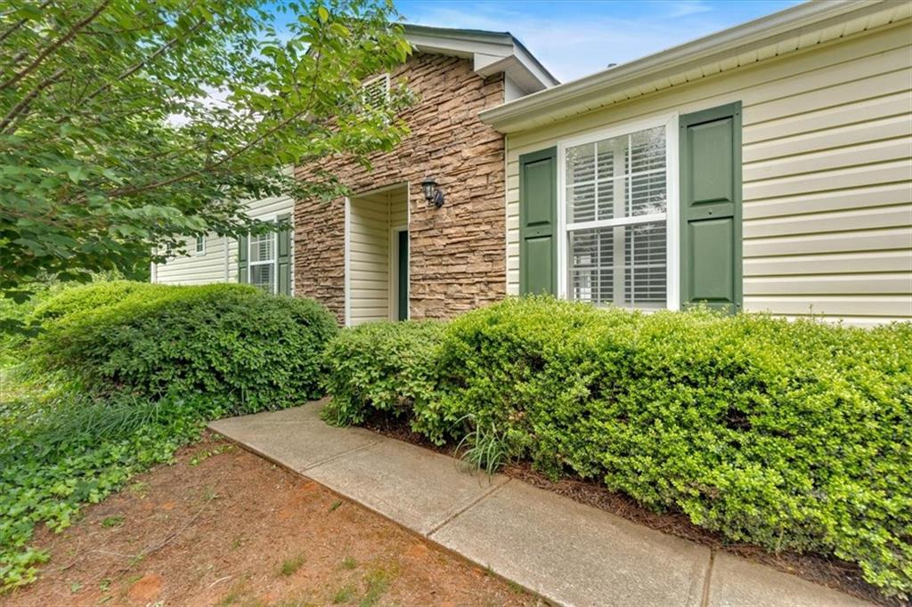 627 W Oaks Drive