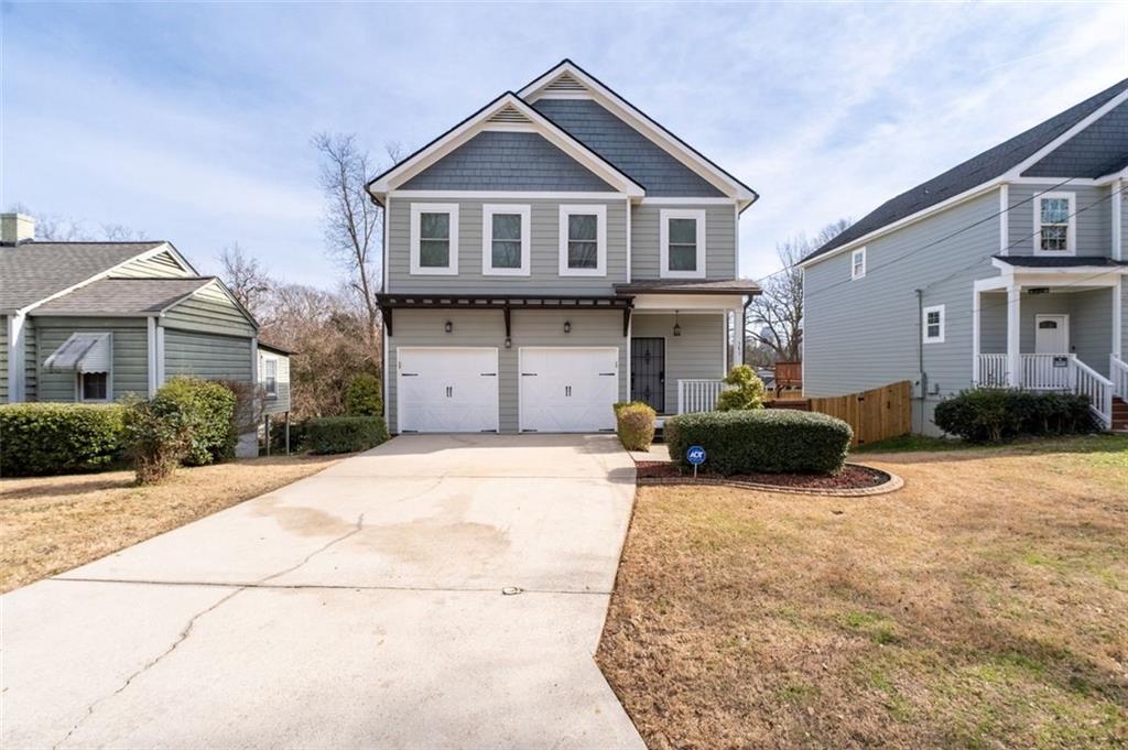 589 Whitaker Street NW