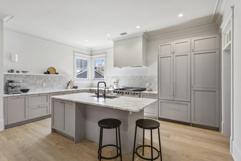 691 Willoughby Way NE