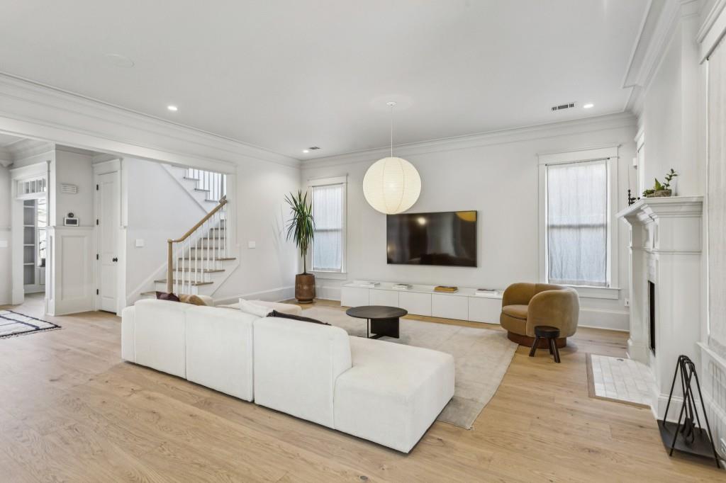 691 Willoughby Way NE