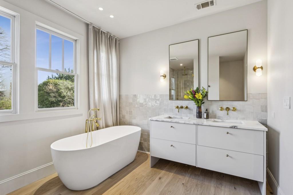 691 Willoughby Way NE