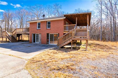 Homes For Sale - 140 Joe Bray Road<br/> Fayetteville, GA 30214