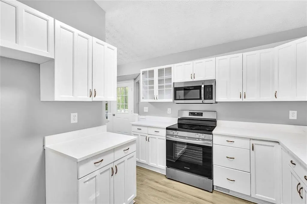 Stockbridge, Georgia 30281, United States, 4 Bedrooms Bedrooms, ,2 BathroomsBathrooms,Residential,Pending,189774