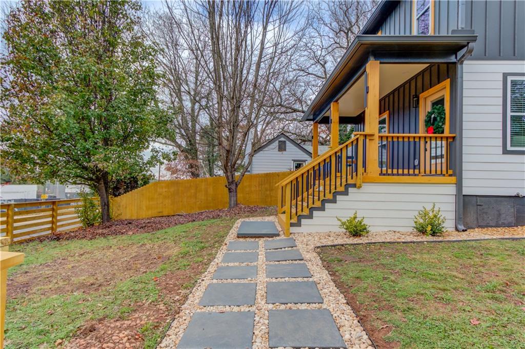 1902 Memorial Drive SE