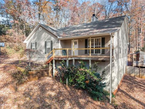 Homes For Sale - 5109 Peach Mountain Circle<br/> Gainesville, GA 30507