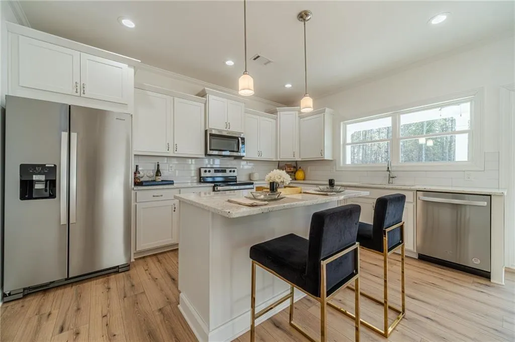 Cleveland, Georgia 30528, United States, 4 Bedrooms Bedrooms, ,3 BathroomsBathrooms,Residential,Active,17354