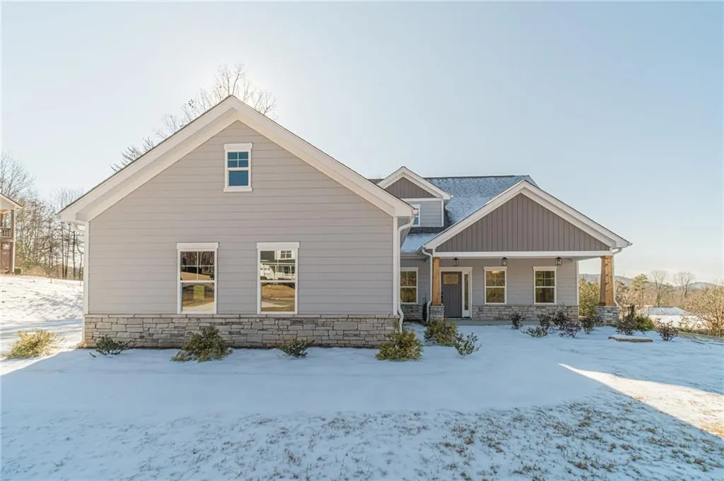 Cleveland, Georgia 30528, United States, 4 Bedrooms Bedrooms, ,3 BathroomsBathrooms,Residential,Active,17354