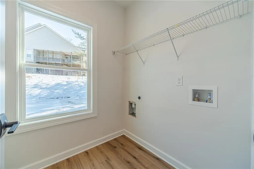 Cleveland, Georgia 30528, United States, 4 Bedrooms Bedrooms, ,3 BathroomsBathrooms,Residential,Active,17354