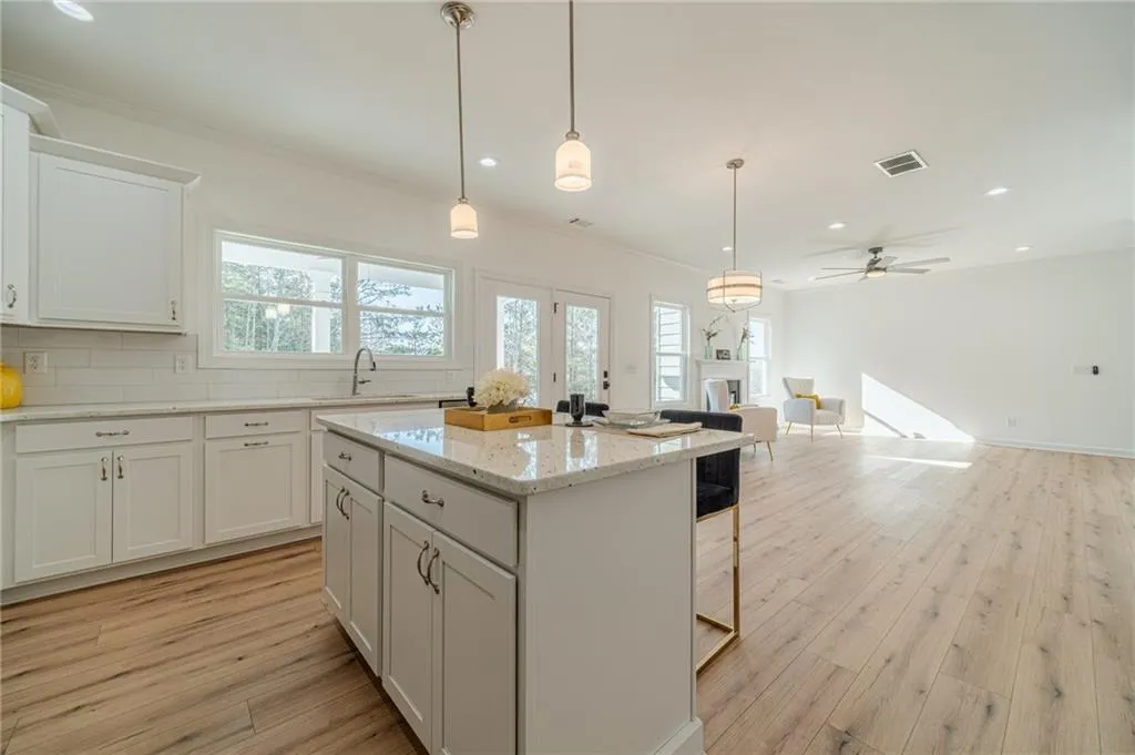 Cleveland, Georgia 30528, United States, 4 Bedrooms Bedrooms, ,3 BathroomsBathrooms,Residential,Active,17354