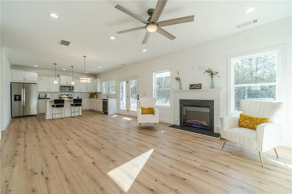 Cleveland, Georgia 30528, United States, 4 Bedrooms Bedrooms, ,3 BathroomsBathrooms,Residential,Active,17354