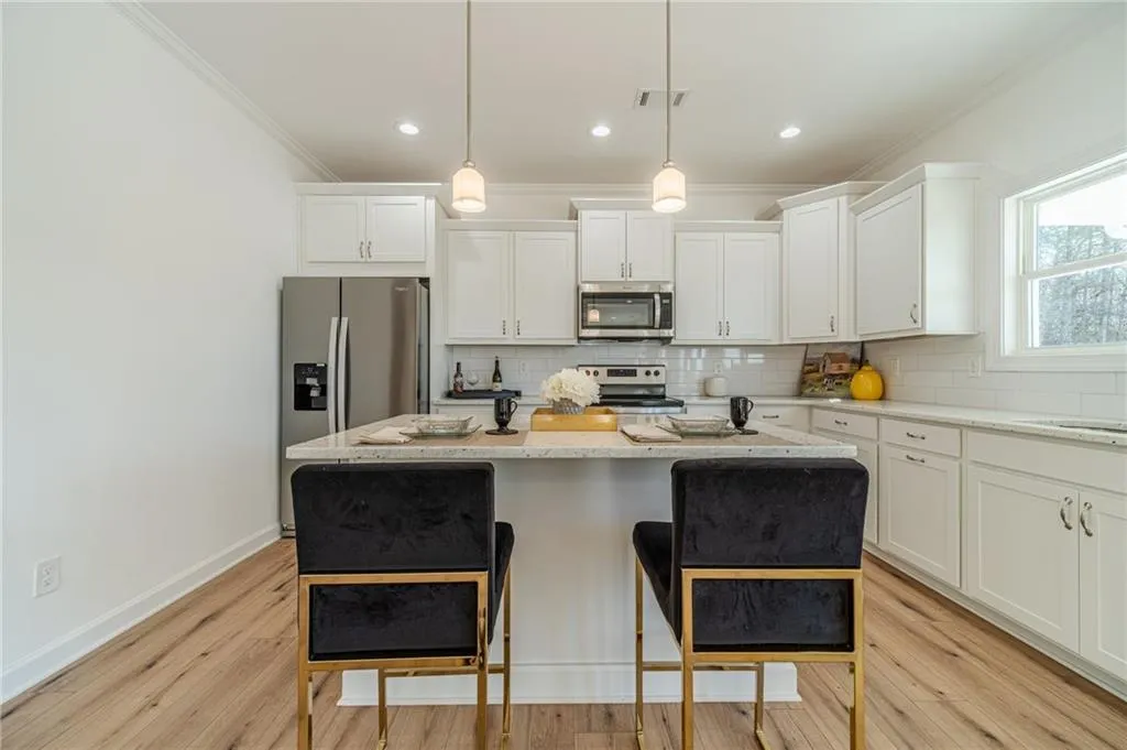 Cleveland, Georgia 30528, United States, 4 Bedrooms Bedrooms, ,3 BathroomsBathrooms,Residential,Active,17354