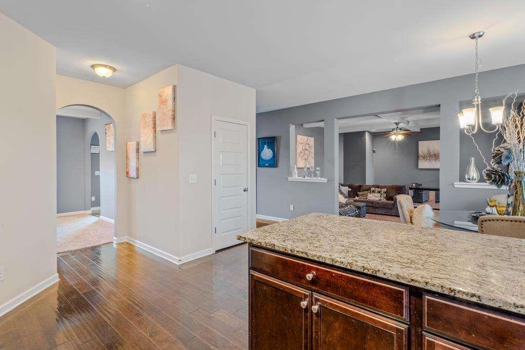 6870 Diamond Drive, Rex, Georgia image 7