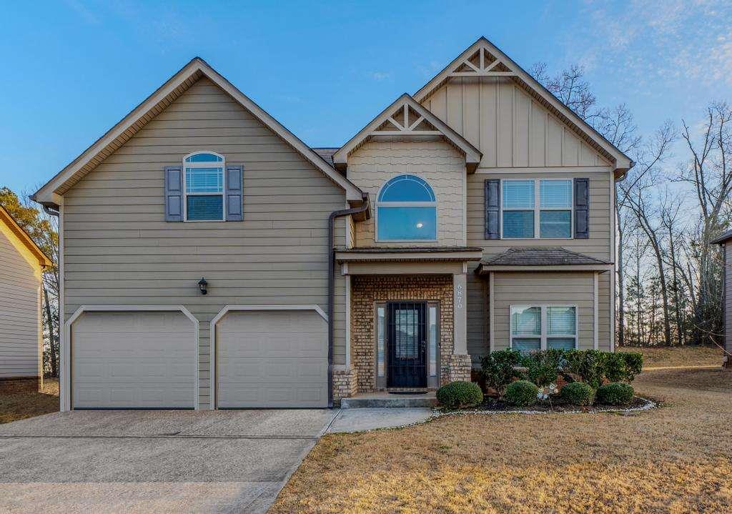 6870 Diamond Drive, Rex, Georgia image 1