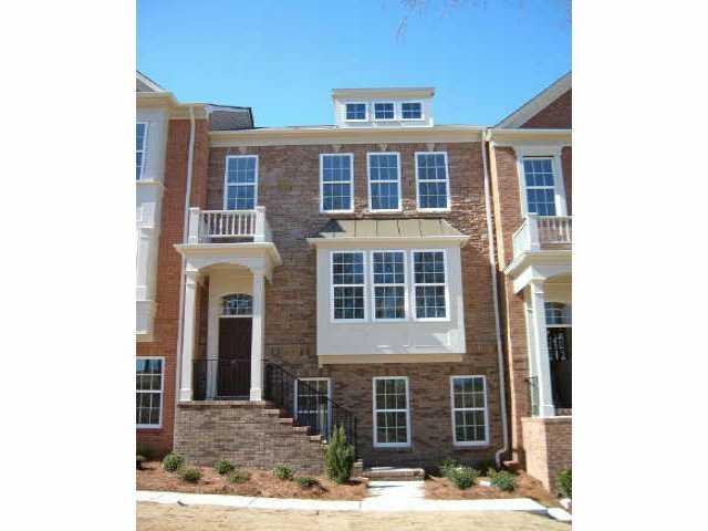 PULTE TOWNHOME COMM LOC IN HISTORIC VININGS,TOWNHOMES 3 BR & 3.5 BATHS W/MAINTENANCE FREE LIFESTYLE,TERRACE LEVEL FEATURES A BEDROOM/LIBARY AND FULL BATH.1ST FLOOR FEATURES A GREATROOM W/CORNER FIREPLACE.KITCHEN WITH ISLAND AND BREAKFAST NOOK.OWNER'S SUITE WITH LARGE WALK-IN CLOSET.