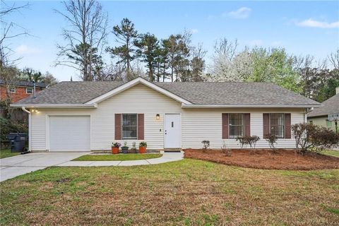 Homes For Sale - 555 Cardell Circle<br/> Mableton, GA 30126