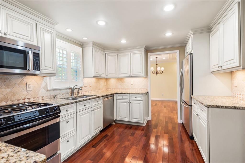 647 Shannon Green Circle SW