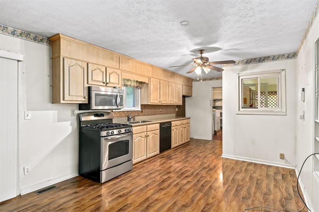 4642 Elmhurst Drive, Douglasville, Georgia image 7