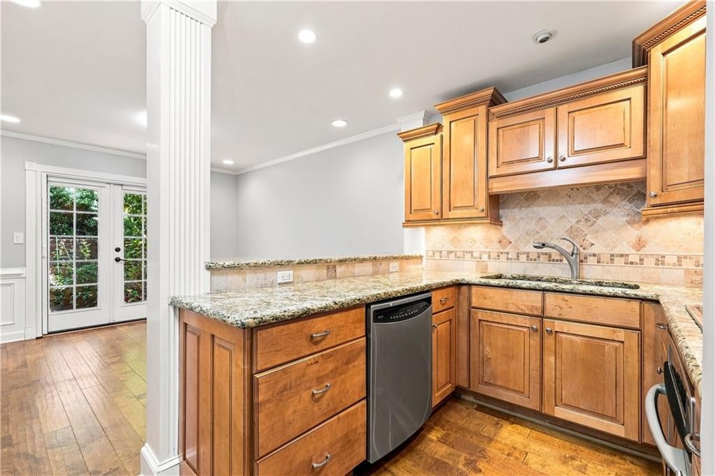 70 Old Ivy Road NE 56