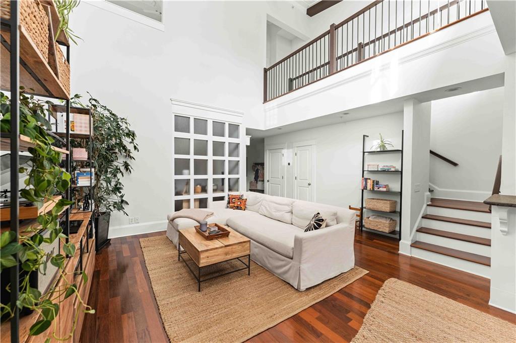 1884 Gordon Manor NE