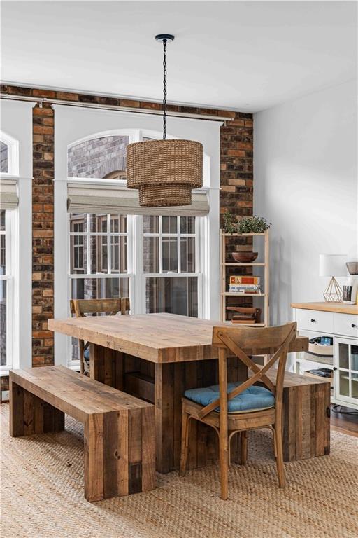 1884 Gordon Manor NE