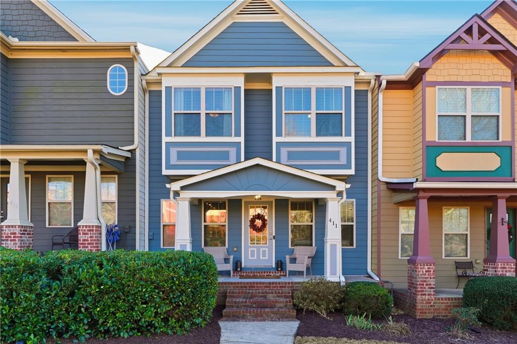 411 Royal Crescent Lane E