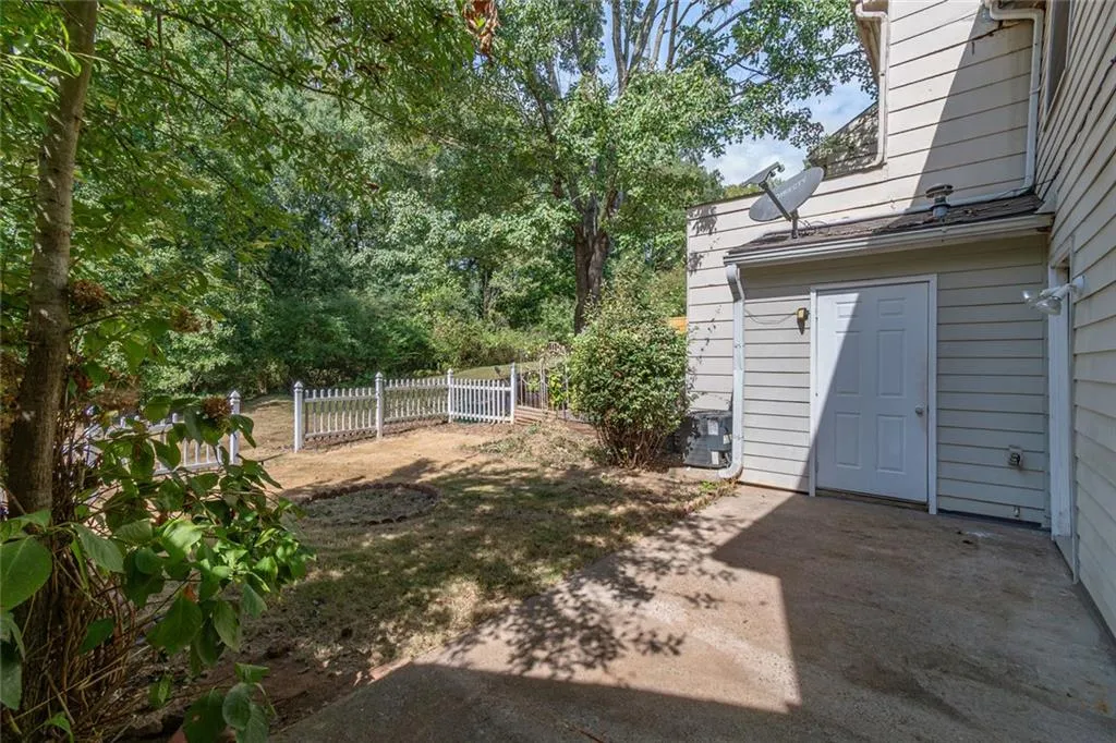 Roswell, Georgia 30076, United States, 2 Bedrooms Bedrooms, ,3 BathroomsBathrooms,Residential,Active,224426