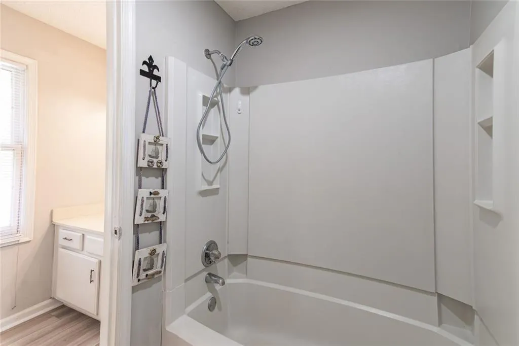 Roswell, Georgia 30076, United States, 2 Bedrooms Bedrooms, ,3 BathroomsBathrooms,Residential,Active,224426