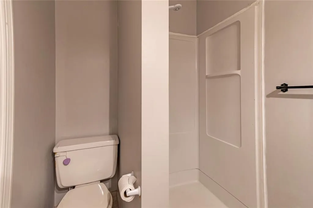 Roswell, Georgia 30076, United States, 2 Bedrooms Bedrooms, ,3 BathroomsBathrooms,Residential,Active,224426