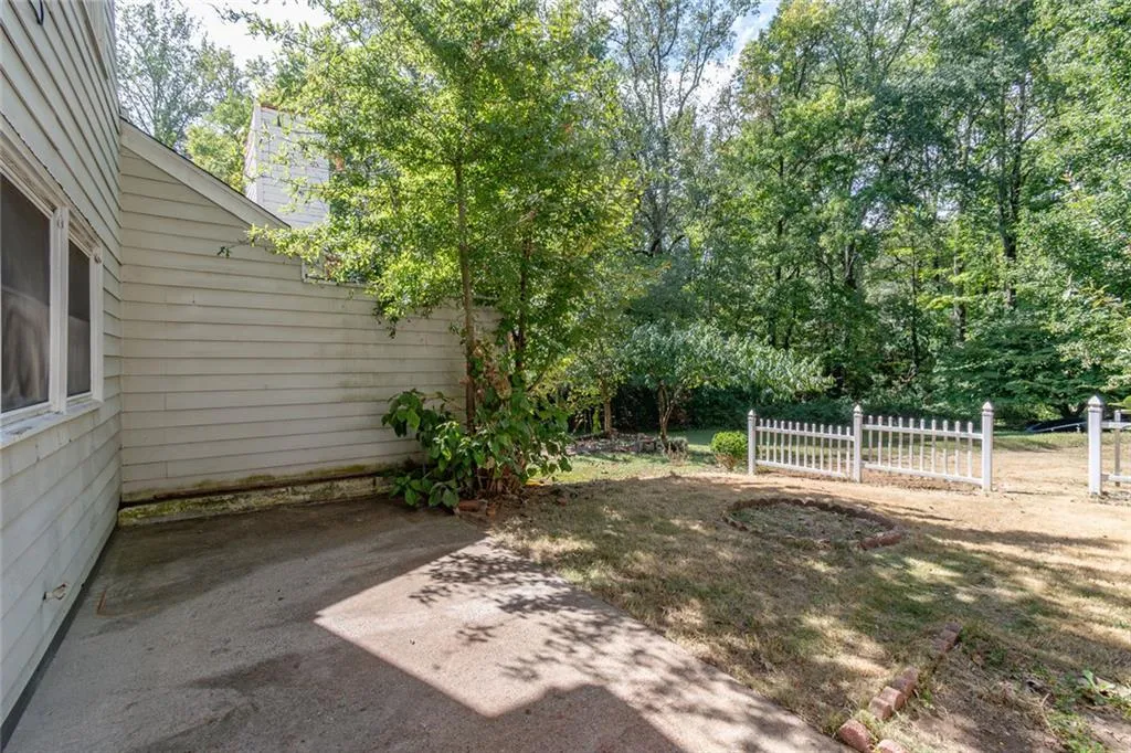 Roswell, Georgia 30076, United States, 2 Bedrooms Bedrooms, ,3 BathroomsBathrooms,Residential,Active,224426