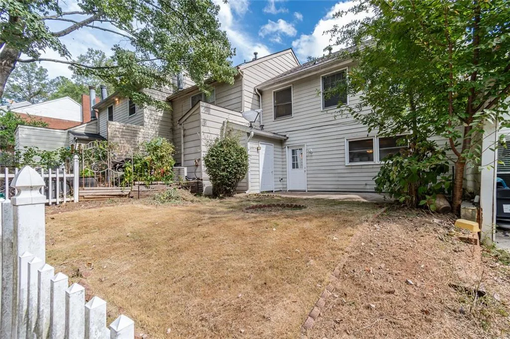 Roswell, Georgia 30076, United States, 2 Bedrooms Bedrooms, ,3 BathroomsBathrooms,Residential,Active,224426