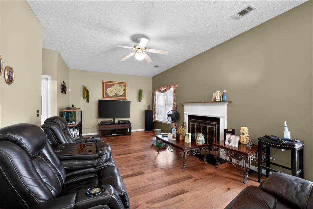 385 Creekview Boulevard