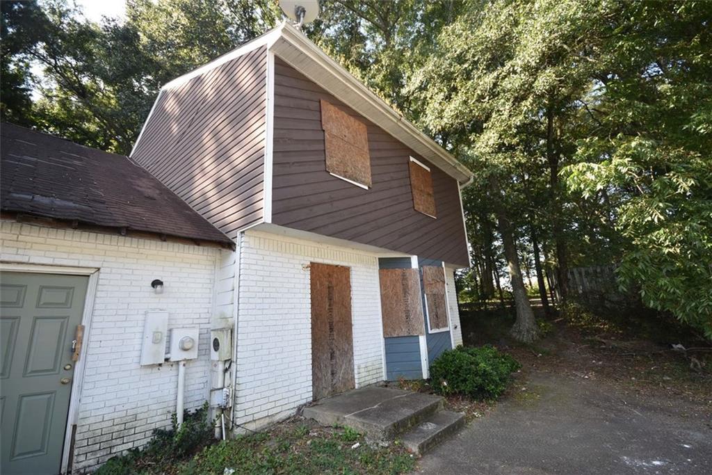 Investor Special! Rare opportunity to acquire a brick-front townhome in Douglasville with strong upside potential. This 2-bed, 2.5-bath unit offers a spacious layout and sits in a quiet community just minutes from downtown and I-20. Property needs full renovation—perfect for rehabbers or portfolio buyers looking to add value. Zoned for Douglas County High School with school bus access. Adjacent units may be available for bulk purchase. Cash or hard money preferred. Sold as-is. No blind offers. Schedule your showing today and unlock the potential of Ashley Way.
