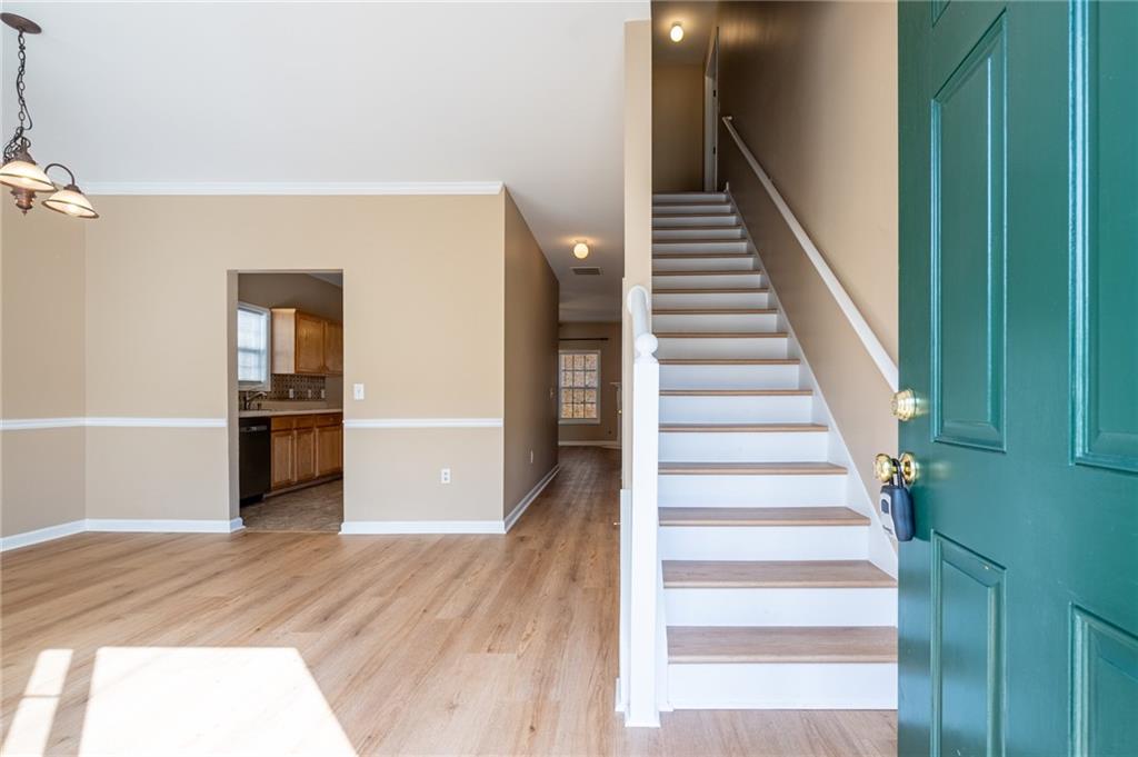 32 Brookvalley Court W