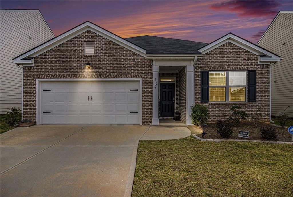 Welcome to this beautifully upgraded ranch-style home located in the highly desirable Summerwind community, within the top-rated Dacula High School district. Combining comfort, style, and location, this home offers everything today’s buyers are looking for and more.
Resort-style amenities: Enjoy access to a Junior Olympic-size swimming pool, pickleball courts, a cabana/pool house, and a playground—perfect for both active lifestyles and relaxed weekends. Located just minutes from shopping, dining, and Hwy 316, convenience is always close at hand.
Step inside to an open-concept layout that blends effortless flow with elegant finishes:
- Chef’s kitchen with stainless steel appliances, large island, granite countertops, and seamless flow to the dining area and family room—perfect for hosting and everyday living.
- Private owner's suite featuring a spa-inspired bathroom with dual vanities, soaking tub, and a walk-in shower.
- Secondary bedrooms are bright and spacious, ideal for guests, kids, or a home office.
- Upgraded bathroom sinks with granite countertops, adding a refined and modern touch.
- Whole-house water purification system included—an incredible bonus for health-conscious living.
- Smart home features powered by Home Is Connected® to keep you in touch and control.
From the thoughtful upgrades to the unbeatable community amenities, this move-in-ready home is a rare find in one of Dacula’s most dynamic neighborhoods.
Stylish, functional, and perfectly located—your new home is waiting at 2304 Pelham Pass. Schedule your private showing today!