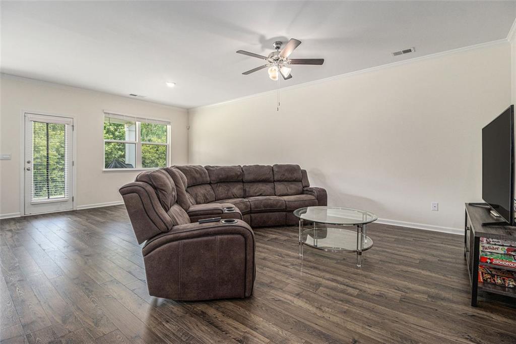 2304 PELHAM Pass