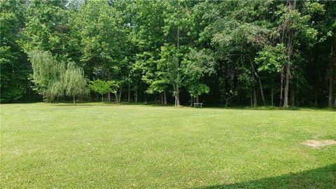 A home in Dacula