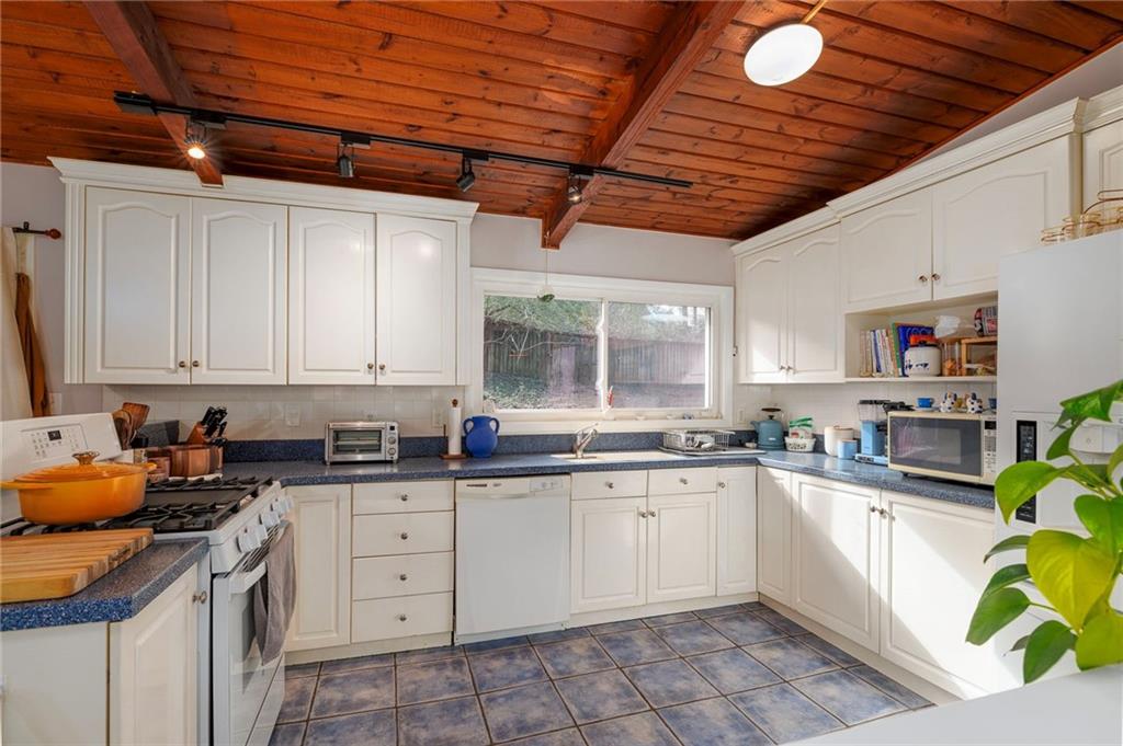 3583 Beachhill Drive, Atlanta, Georgia image 17