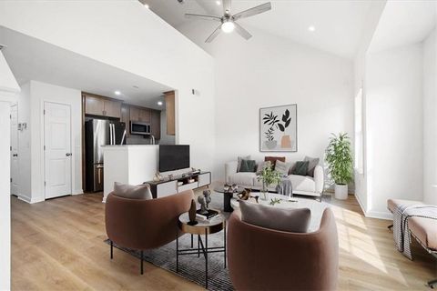 Townhouse For Sale - 5380 Oakley Commons Boulevard<br/> Union City, GA 30291