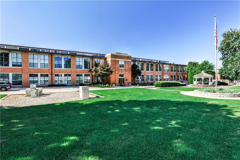 1261 Caroline Street NE 206