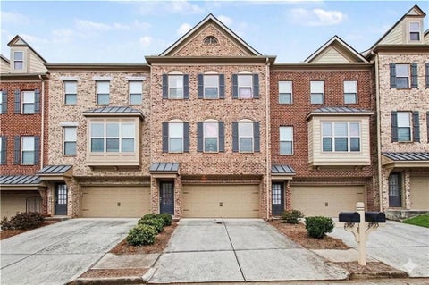 Townhouse For Sale - 2707 Hallwood Lane<br/> Suwanee, GA 30024
