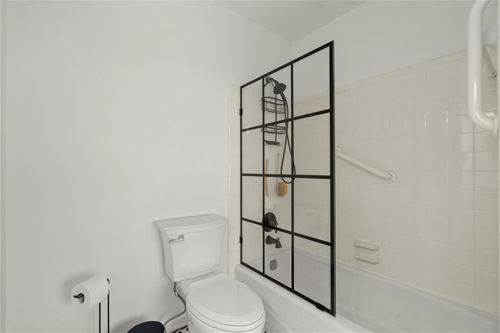220 Riverview Trail, Roswell, Georgia image 35