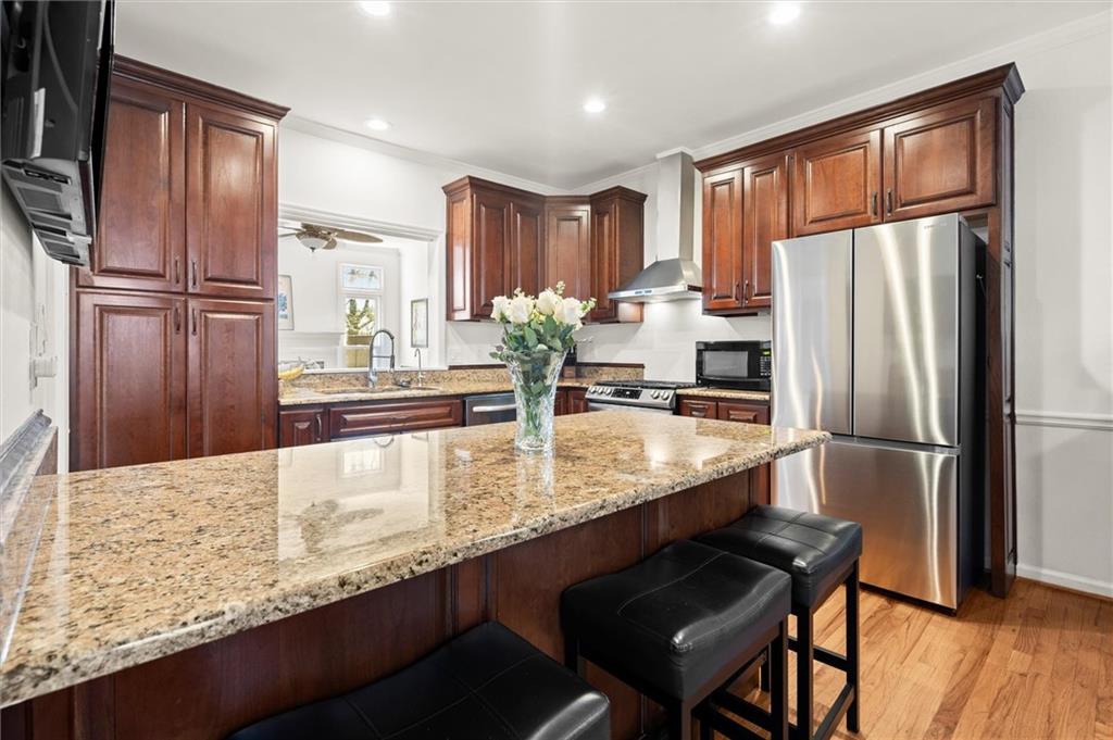 220 Riverview Trail, Roswell, Georgia image 3