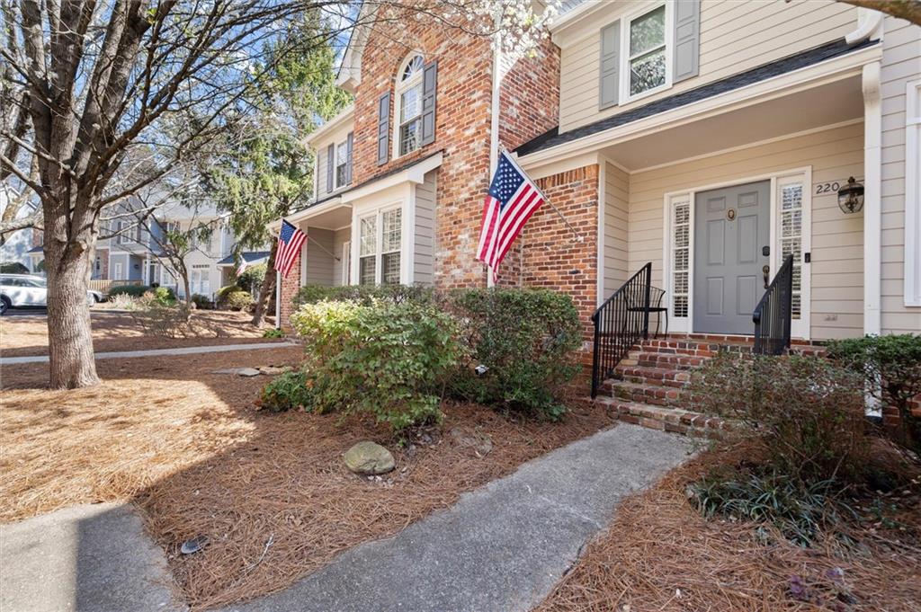 220 Riverview Trail, Roswell, Georgia image 2