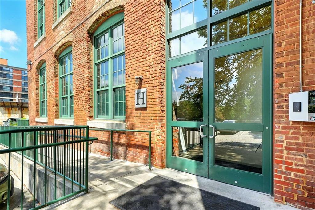 170 Boulevard SE H301